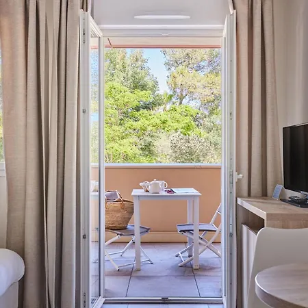 Residence Prestige Odalys Les Canissons Cavalaire-sur-Mer Exterior photo